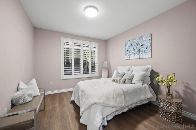 4165 Executive Dr, La Jolla CA: https://media.crmls.org/mediaz/e38840d8-9b7d-498e-8284-3d7ff61590d3.jpg