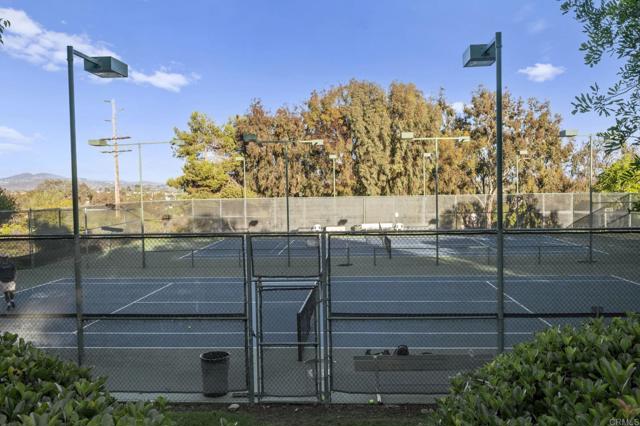 213 Via Palacio, Encinitas CA: https://media.crmls.org/mediaz/e38841dc-1d8c-4464-afd2-48a0cea27344.jpg