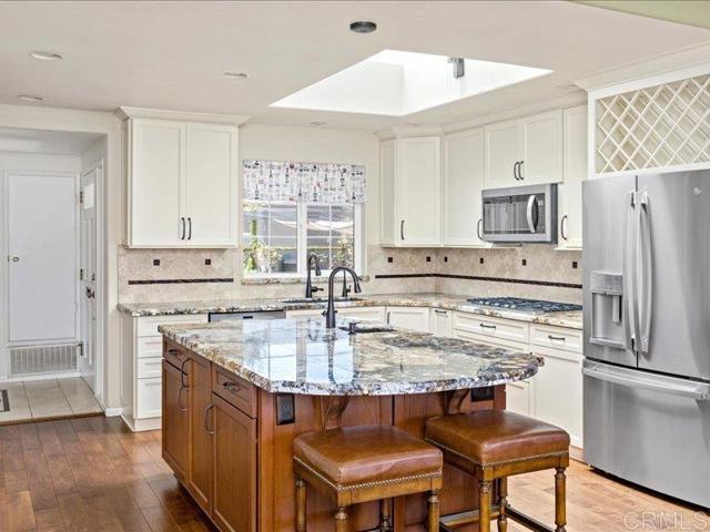 1051 La Reina, San Marcos CA: https://media.crmls.org/mediaz/e3885354-fe7b-40f9-89cc-76f46ceebc22.jpg