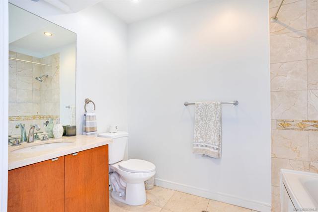 550 Front St, San Diego CA: https://media.crmls.org/mediaz/e388a329-5586-4387-8308-7fc8e7b7ce57.jpg