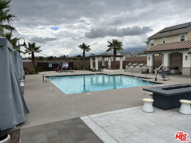 Community Pool, Cabanas, BBQ's and Spa