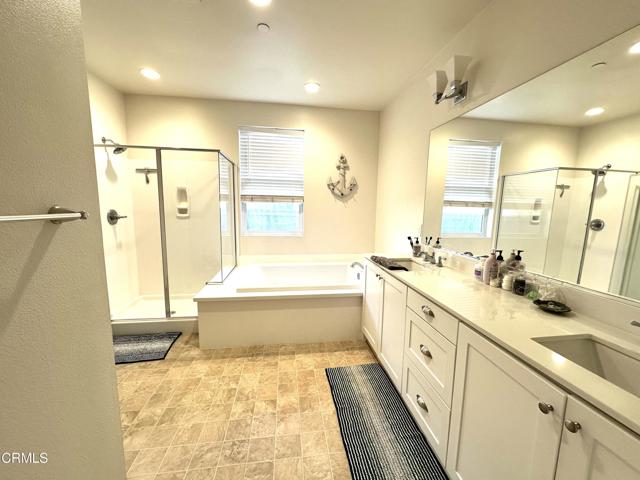 90 Los Altos Street, Ventura CA: https://media.crmls.org/mediaz/e389f4c2-0252-4766-bab5-f81941faaba9.jpg
