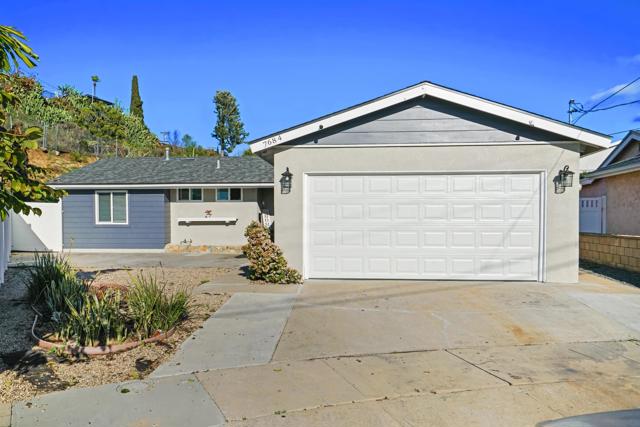 7684 Meadowbrook Ct, San Diego CA: https://media.crmls.org/mediaz/e38a0961-de37-4d73-81d7-4103817a0618.jpg