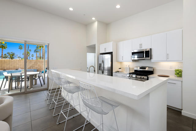 970 Oceo S Circle, Palm Springs CA: https://media.crmls.org/mediaz/e38a1479-1bfc-420c-ad3f-23bdd33a1843.jpg