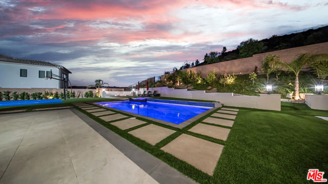 12553 N Ridgeline Road, Porter Ranch CA: https://media.crmls.org/mediaz/e38ad493-d38b-4ef7-bcaa-1732987900aa.jpg