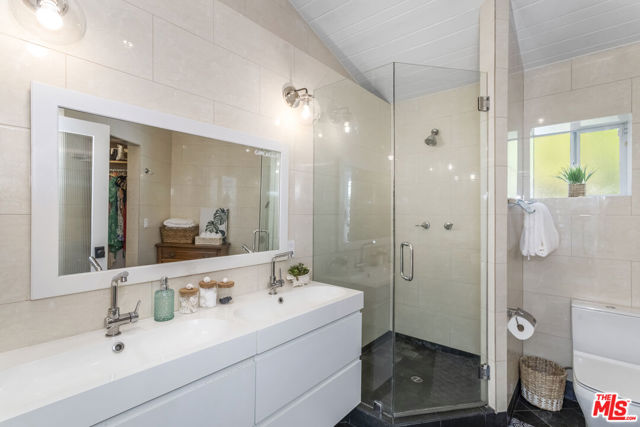 2205 Beverly Glen Place, Los Angeles CA: https://media.crmls.org/mediaz/e38afb63-99d3-40ad-a671-659f2733cf71.jpg