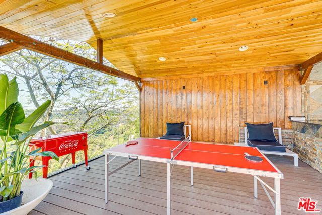 1410 Stradella Road, Los Angeles CA: https://media.crmls.org/mediaz/e38b2959-81ef-47cf-9104-7d97ecd5a01a.jpg