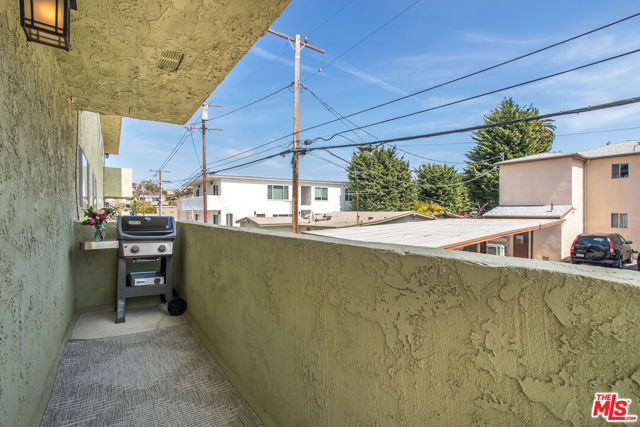 428 Hill Street, Santa Monica CA: https://media.crmls.org/mediaz/e38bb9fb-d5c2-4a74-994f-9f8a592babb4.jpg