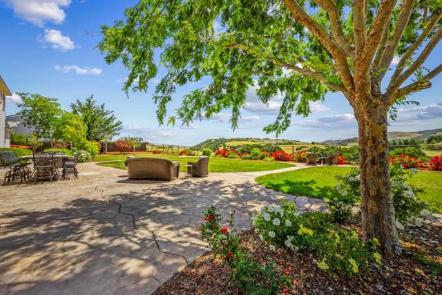 531 Via Vaquero Sur, San Juan Bautista CA: https://media.crmls.org/mediaz/e38c4d21-9b1b-4530-9a0d-6f14748e1c1a.jpg