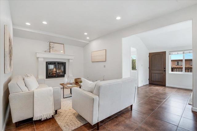 22011 E Cliff Drive, Santa Cruz CA: https://media.crmls.org/mediaz/e38c56d7-e511-4f9d-96f2-56f495a171b4.jpg