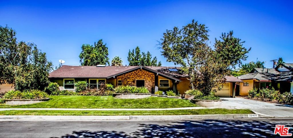 22431 Collins Street, Woodland Hills, CA 91367