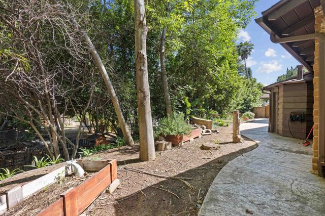 4201 Avenida Gregory, Spring Valley CA: https://media.crmls.org/mediaz/e38d2ed0-071a-4203-a26e-4f0dec0a55d9.jpg