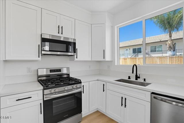 Detail Gallery Image 6 of 14 For 1905 Ocean Ave, Ventura,  CA 93001 - 2 Beds | 2 Baths