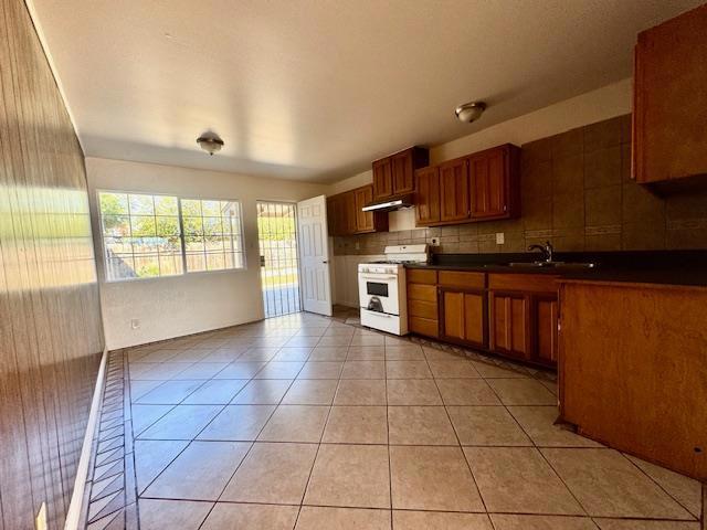 607 Calaveras Drive, Salinas CA: https://media.crmls.org/mediaz/e38e7ca2-f3df-4629-9986-b87c789a47e0.jpg