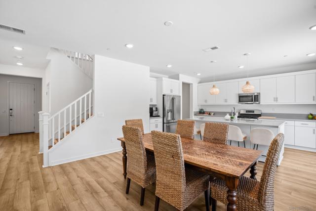 35111 Cooper Pl, Fallbrook CA: https://media.crmls.org/mediaz/e38ee4a2-9732-4499-9ea9-fdee8598442b.jpg