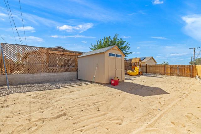 5343 Encelia Drive, 29 Palms CA: https://media.crmls.org/mediaz/e38eec47-495d-41de-8014-3d780baffc13.jpg