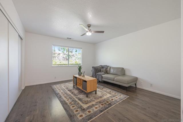 1761 Winterwarm Dr, Fallbrook CA: https://media.crmls.org/mediaz/e38f9444-beff-47c2-be9a-0724ad8d401c.jpg