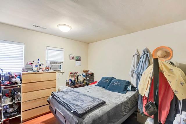 264 N 34th Street, San Jose CA: https://media.crmls.org/mediaz/e38f9884-d978-4e3e-8d6e-95060da800e3.jpg