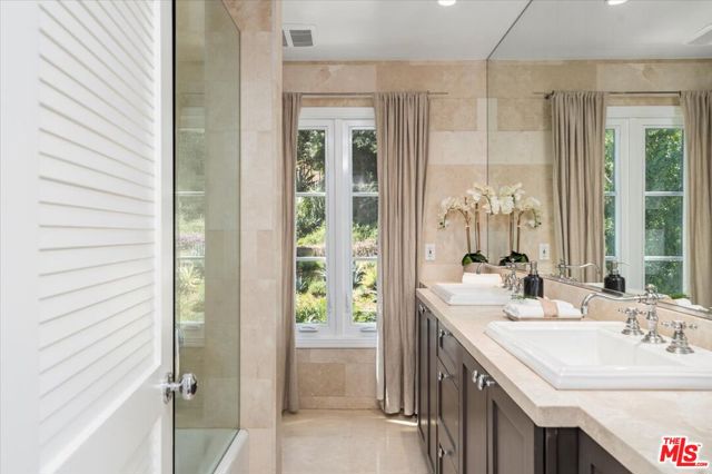 3055 Nichols Canyon Road, Los Angeles CA: https://media.crmls.org/mediaz/e38fe742-1365-41bf-bfb6-62e3dc4031f1.jpg