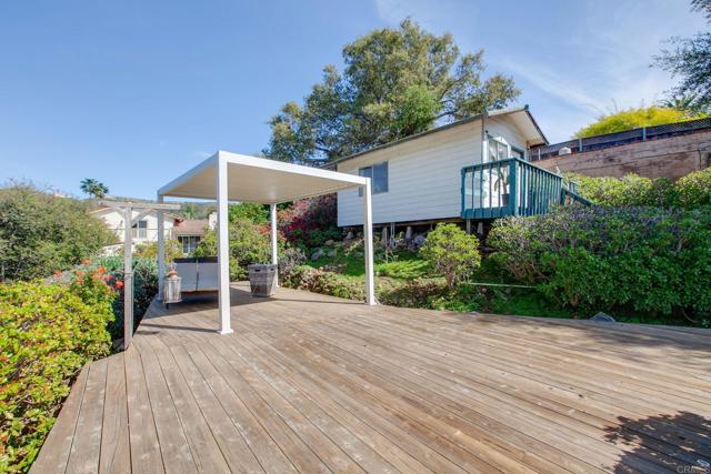 1628 Lone Oak Rd, Vista CA: https://media.crmls.org/mediaz/e38fff92-1157-4e18-8e14-0f189f9d4b1c.jpg