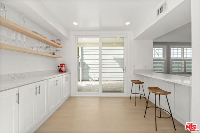 13082 Mindanao Way, Marina del Rey CA: https://media.crmls.org/mediaz/e390b237-cdb1-4ac8-a984-c57e43ebeb7e.jpg