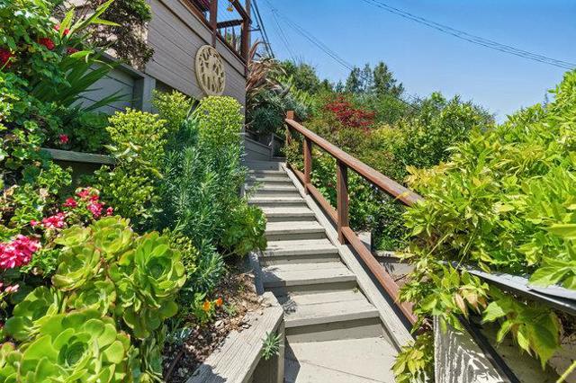 698 Emerald Hill Road, Redwood City CA: https://media.crmls.org/mediaz/e390c23a-0928-4ffc-9c18-970bcb869359.jpg