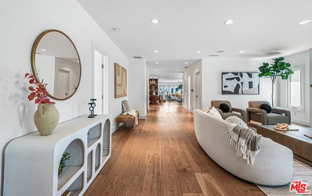 574 N Plymouth Boulevard, Los Angeles CA: https://media.crmls.org/mediaz/e3911be4-dcbb-43ee-9bd9-d54e881040d7.jpg