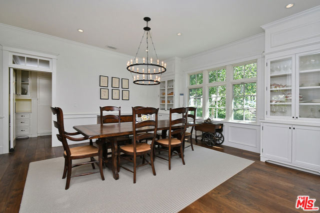 Image 16 of 55 For 3640 Longridge Avenue