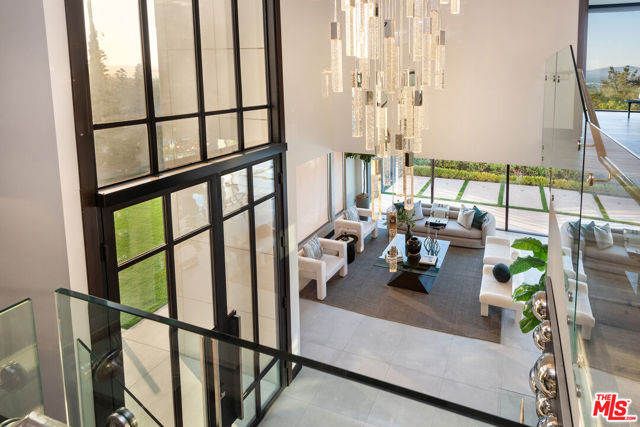 4338 Gayle Drive, Tarzana CA: https://media.crmls.org/mediaz/e3922063-b5ab-4fe4-9eaf-7f1e54a4bfea.jpg