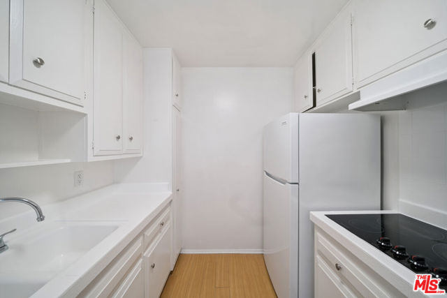 7032 Lanewood Avenue, Los Angeles CA: https://media.crmls.org/mediaz/e3922d74-1b60-4b01-88e1-58556084b174.jpg