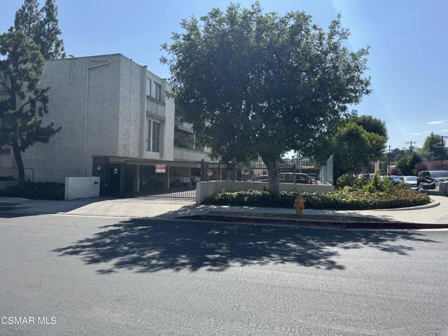 8601 International Avenue, Canoga Park CA: https://media.crmls.org/mediaz/e3923e41-589e-4543-9d0d-9ffc8962e02d.jpg