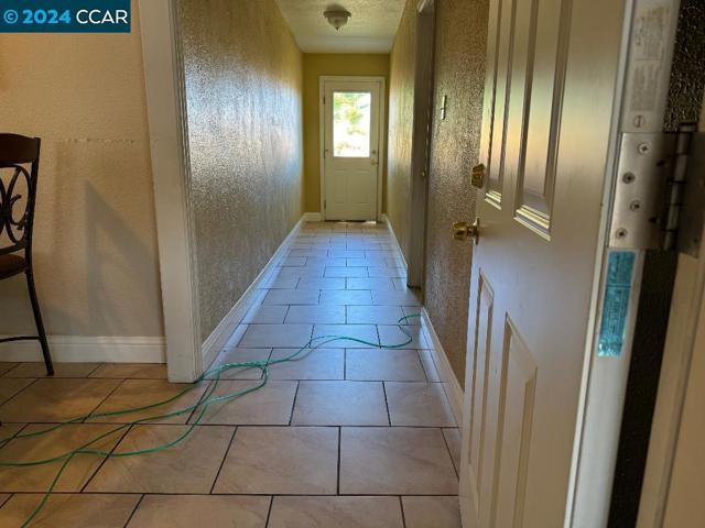 4304 Belle Dr, Antioch CA: https://media.crmls.org/mediaz/e3925e96-aa4c-4789-ab3e-ab0c4e19eb0e.jpg