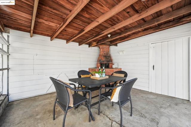 10601 Sheldon St, Oakland CA: https://media.crmls.org/mediaz/e3927810-37a9-4bfa-ab6d-e7955179f660.jpg