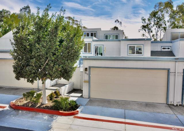 10373 Caminito Banyon, San Diego CA: https://media.crmls.org/mediaz/e392c5cd-b692-4a43-beee-878ef5a122b6.jpg