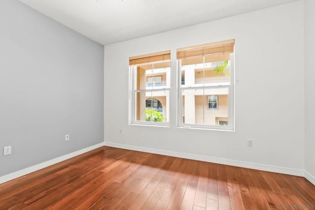 301 W G St, San Diego CA: https://media.crmls.org/mediaz/e39359f6-4542-4250-b5e1-7846319d6b27.jpg