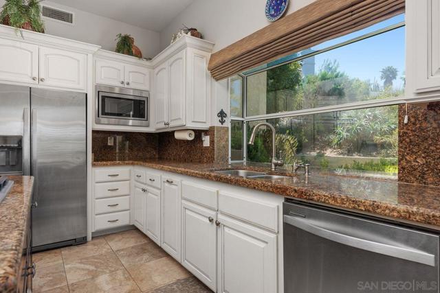 16274 COUNTRY DAY ROAD, Poway CA: https://media.crmls.org/mediaz/e3936d85-8e57-457c-ba02-02e6eb2aad0f.jpg