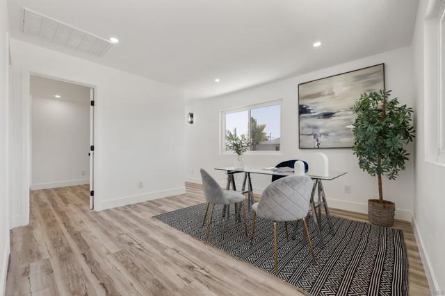 2537 Davis Ave, Carlsbad CA: https://media.crmls.org/mediaz/e3939bdc-c68a-4943-acf6-dfc5be6d20e6.jpg