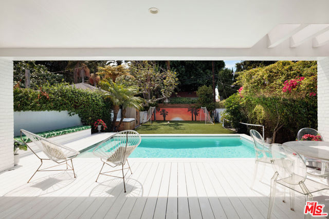 3739 Barry Avenue, Los Angeles CA: https://media.crmls.org/mediaz/e393c4fd-8416-41e4-add3-4966e0b642c8.jpg