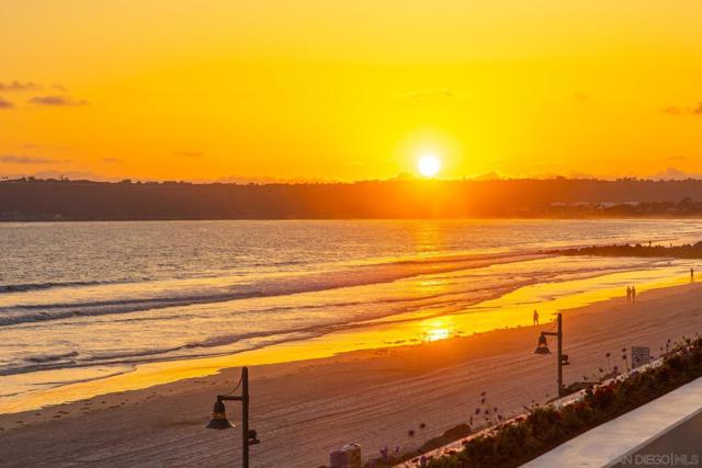 1760 Avenida Del Mundo, Coronado CA: https://media.crmls.org/mediaz/e3945128-1853-47a4-9bbf-b6f5c85f6cb3.jpg