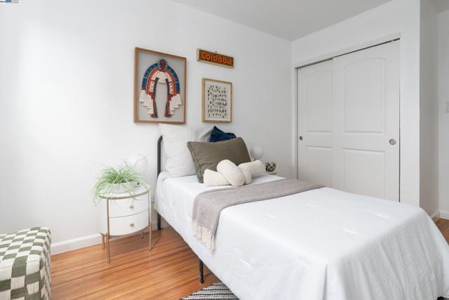 10906 Reposo Dr, Oakland CA: https://media.crmls.org/mediaz/e3951d8f-ab74-4044-83ed-90102c8af0cb.jpg