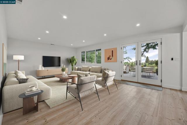 1952 Montclair Court, Walnut Creek CA: https://media.crmls.org/mediaz/e3957a1e-4bc9-428e-96a6-facd2fc09656.jpg