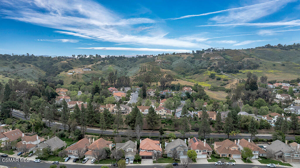 https://media.crmls.org/mediaz/e3959042-824d-4d9b-937d-e99c1312bc67.jpg?preset=X-Large
