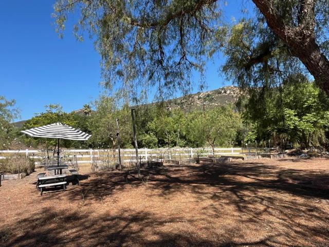 15176 Vali Hai Rd, Poway CA: https://media.crmls.org/mediaz/e395f78d-f181-4336-89af-9cf3e0f31d95.jpg
