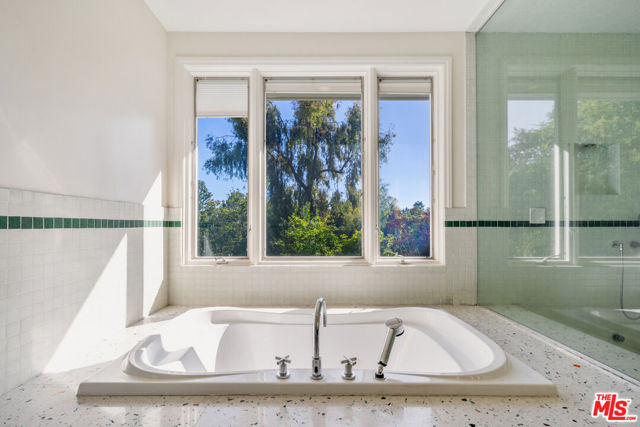 10148 Angelo Circle, Beverly Hills CA: https://media.crmls.org/mediaz/e39611fd-d50b-453a-af5c-776029549825.jpg