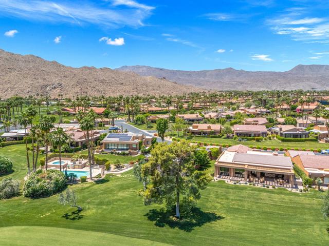 49006 Foxtail Lane, Palm Desert CA: https://media.crmls.org/mediaz/e396a643-00a4-49e9-a65a-c4ea5c759068.jpg