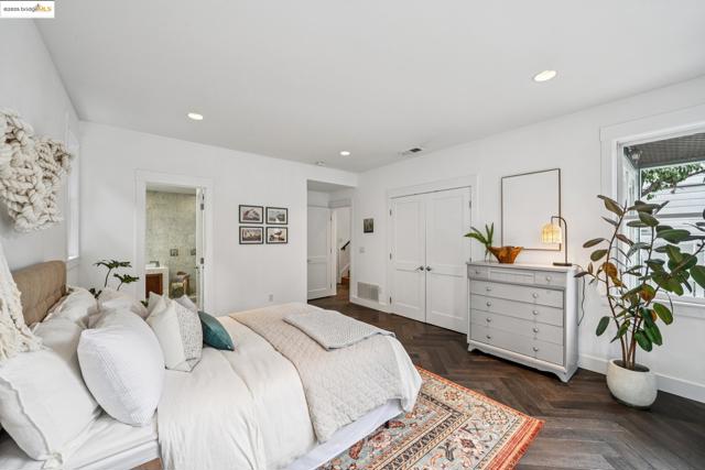 2104 6Th St, Berkeley CA: https://media.crmls.org/mediaz/e397325a-577a-4c12-a7bd-24cc8156bae0.jpg