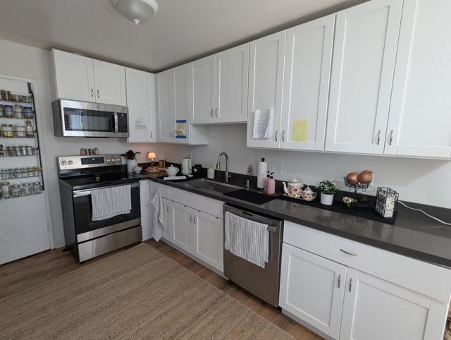 Image 5 of 8 For 3538 Alden  