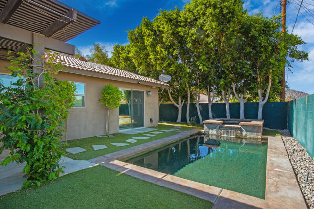 52540 Avenida Juarez, La Quinta CA: https://media.crmls.org/mediaz/e3976f05-571a-474a-a2d0-692c42083124.jpg