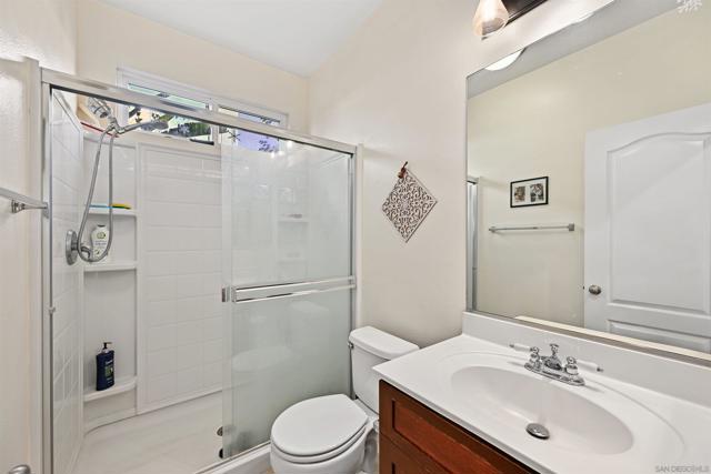 10562 Aspen Gln, Escondido CA: https://media.crmls.org/mediaz/e3987e48-0083-4e49-8211-a5324bb2bcd1.jpg