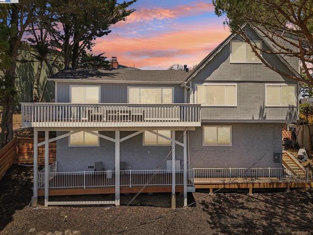 1218 Lattie Ln, Mill Valley CA: https://media.crmls.org/mediaz/e3988c9d-dc0c-4063-8a1b-8049afcff266.jpg